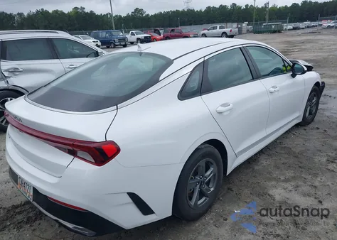 2022 Kia K5 Lxs z USA, uszkodzony, nr VIN 5XXG14J28NG145537